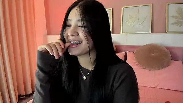 Snapshot of Sara_Hills_ chatting on September 27, 2025, 1:28 pm Sara Hills online show from September 27, 2025, 1:28 pm