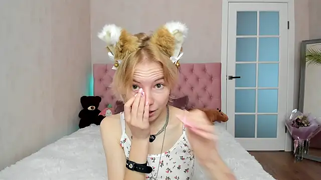 Snapshot of Pink_Lila18 chatting on September 18, 2025, 8:06 am Pink Lila18 online show from September 18, 2025, 8:06 am