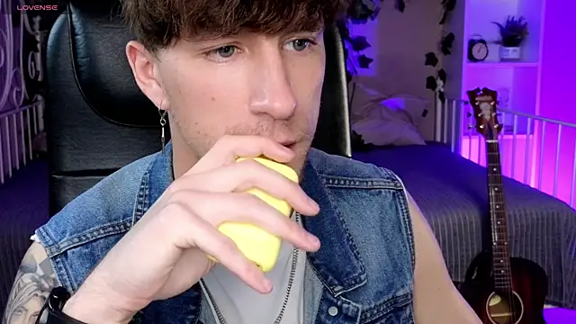 mark caron online show from October 17, 2025, 8:32 pm