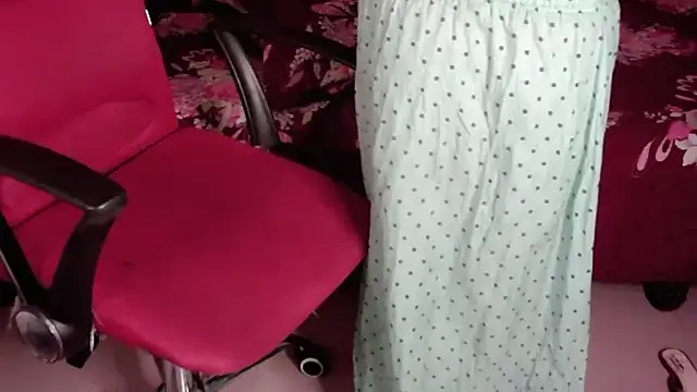 Sexy Ara  Baby online show from October 9, 2025, 6:08 pm