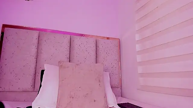 violeta olsen online show from October 21, 2025, 7:24 pm