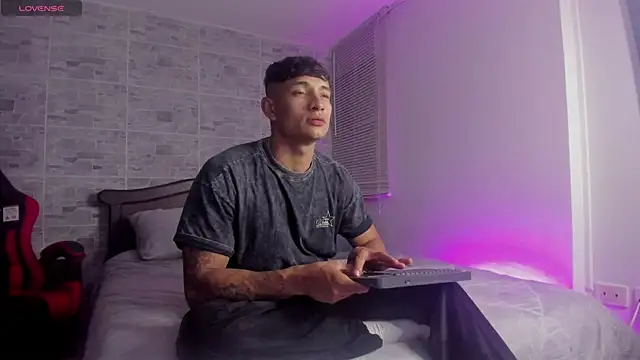 DavisFirb online show from December 5, 2025, 2:32 am