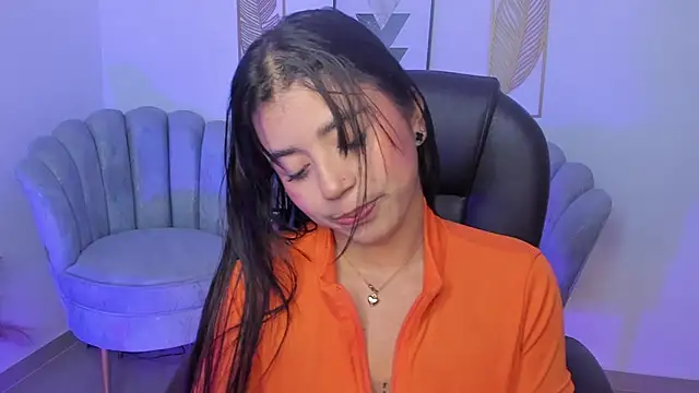 Snapshot of issi_loren chatting on April 26, 2026, 11:40 am issi loren online show from April 26, 2026, 11:40 am