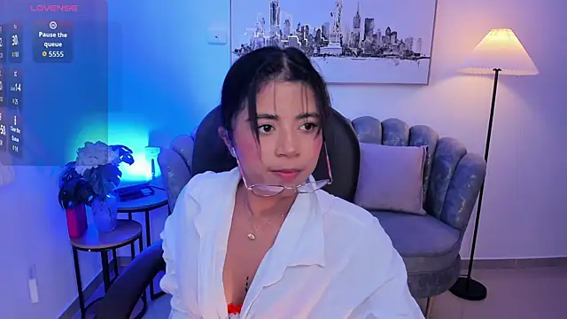 Snapshot of issi_loren chatting on May 28, 2026, 12:00 pm issi loren online show from May 28, 2026, 12:00 pm