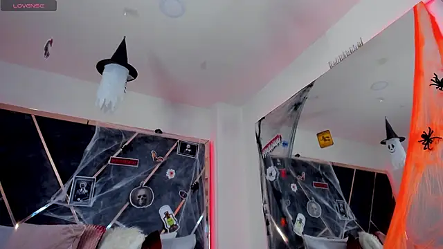 SusanaHenao online show from October 21, 2025, 7:13 pm