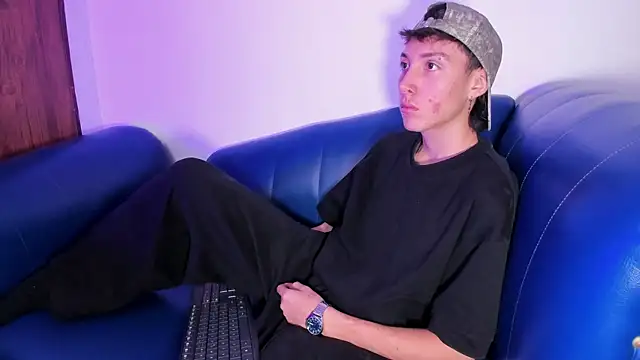 LittleDanny  online show from April 19, 2026, 3:02 pm