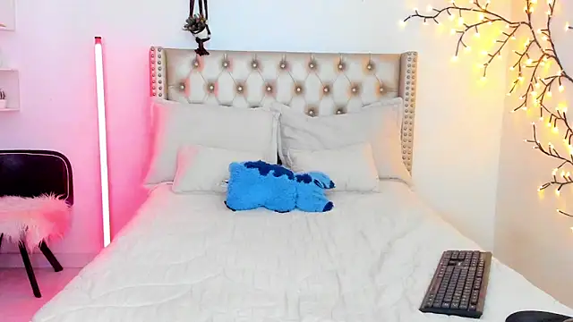 LenaStylesOA online show from February 28, 2026, 2:06 pm