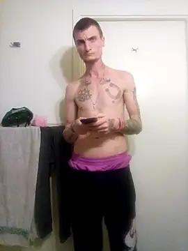 jizzyglizzy92 online show from February 16, 2026, 4:44 am