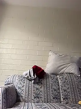 jizzyglizzy92 online show from April 6, 2026, 7:42 am