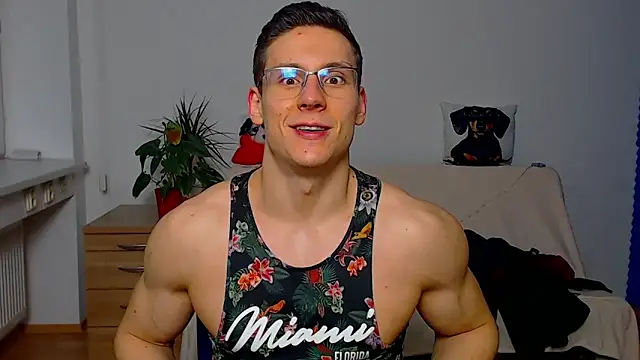 ZeinMiracles online show from December 14, 2025, 11:32 pm