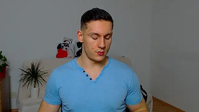 ZeinMiracles online show from November 14, 2025, 11:41 pm