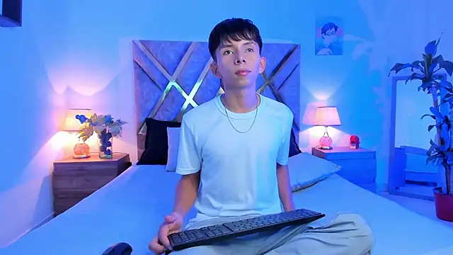 Hyunjin Son online show from October 17, 2025, 11:28 pm