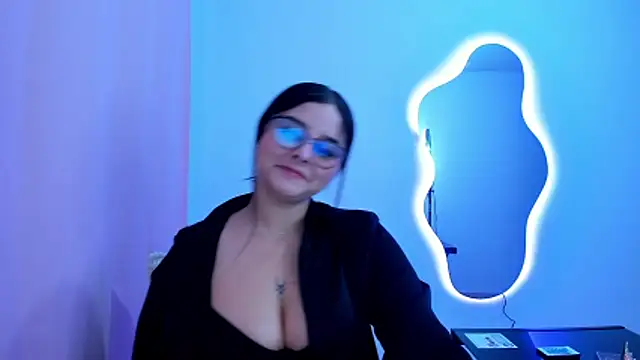 Snapshot of val_ferrer chatting on November 28, 2025, 1:39 am val ferrer online show from November 28, 2025, 1:39 am