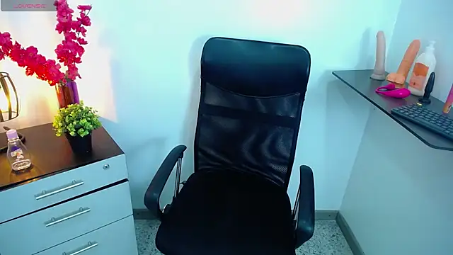 Miia colliins online show from October 2, 2025, 1:36 pm