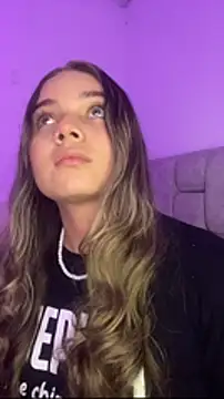 AnnyLopezzz  online show from February 3, 2026, 6:22 am