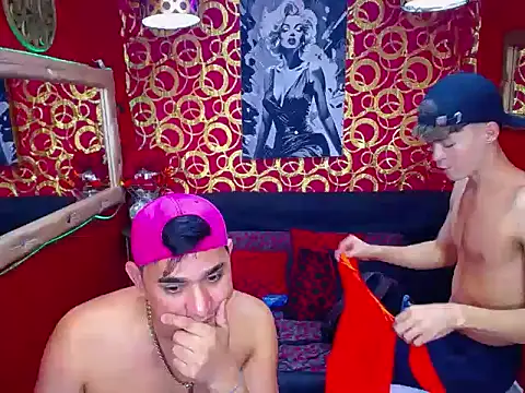 JHOVA23CM online show from December 4, 2025, 6:07 pm