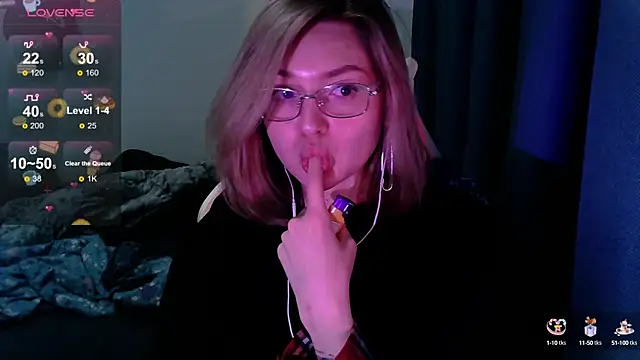cute1stranger online show from September 17, 2025, 2:19 pm