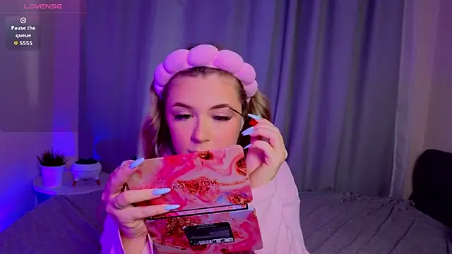 Snapshot of AliaBuerstatte chatting on November 13, 2025, 7:07 pm AliaBuerstatte online show from November 13, 2025, 7:07 pm