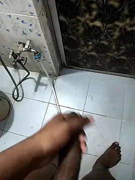 Snapshot of Leon_hot33 chatting on April 8, 2026, 2:07 pm Leon hot33 online show from April 8, 2026, 2:07 pm