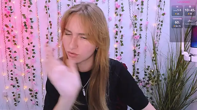 Snapshot of beauty_ginger_ chatting on September 18, 2025, 1:03 pm beauty ginger online show from September 18, 2025, 1:03 pm
