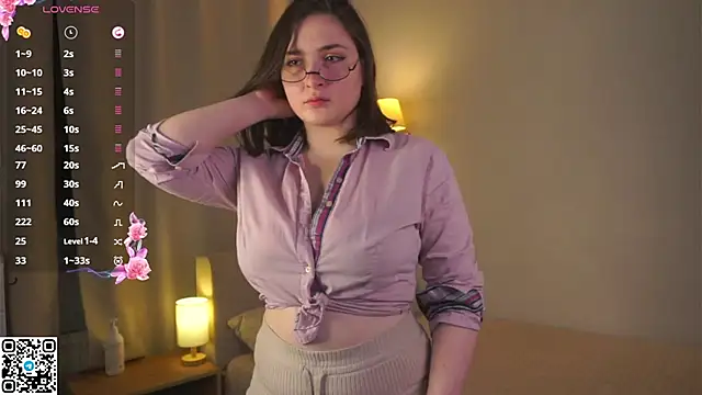 LakeshiaVodopich online show from October 18, 2025, 9:22 am