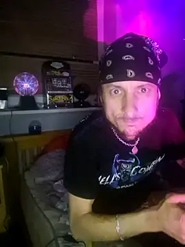 MODEST11 MMiILOO AMARO online show from October 17, 2025, 4:38 am