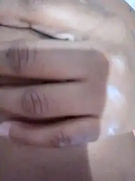 nessinha12 online show from December 14, 2025, 1:01 am