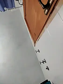 sirenyta33 online show from December 5, 2025, 8:50 pm