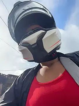 AlannaEvons online show from April 15, 2026, 7:58 pm