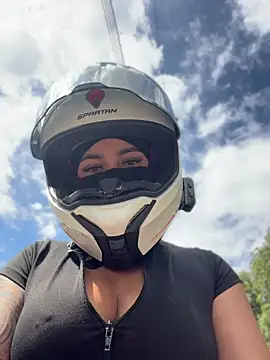 AlannaEvons online show from July 14, 2026, 7:42 pm