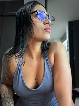 AlannaEvons online show from May 5, 2026, 4:26 am