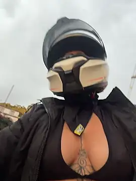 AlannaEvons online show from April 13, 2026, 10:58 pm