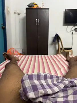 usermood2000 online show from November 23, 2025, 7:29 am