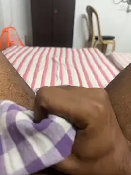 usermood2000 online show from December 22, 2025, 7:19 am