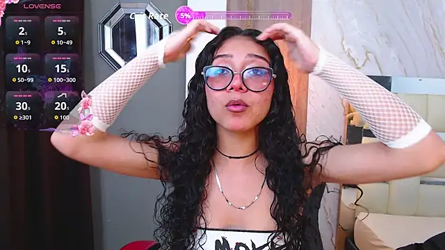 Snapshot of honeymoon_12 chatting on May 4, 2026, 6:49 am honeymoon 12 online show from May 4, 2026, 6:49 am