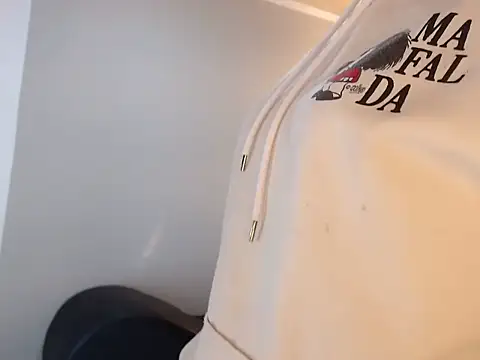 sabrina roosa online show from October 10, 2025, 11:11 am