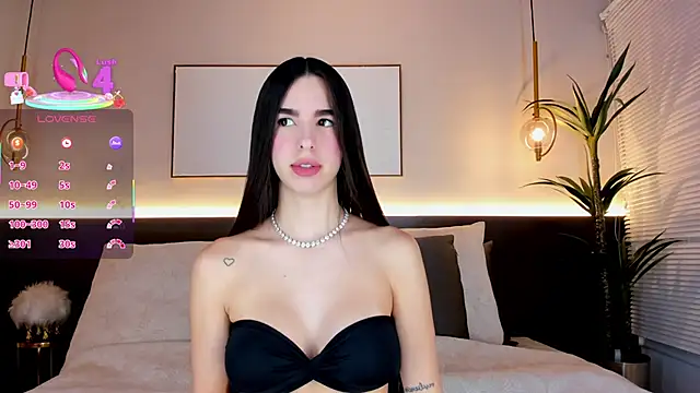 SolAvelar online show from November 29, 2025, 3:39 am