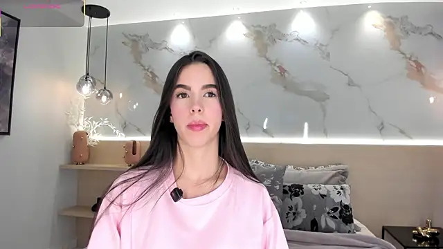 SolAvelar online show from June 21, 2026, 1:22 am