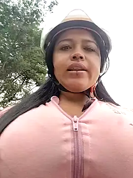 -Mia1 online show from September 29, 2025, 1:39 pm