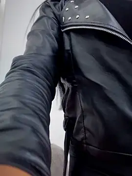 -Mia1 online show from December 4, 2025, 12:15 pm