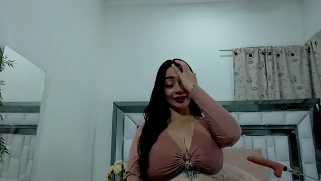 RebeccaGolden online show from November 12, 2025, 4:49 am