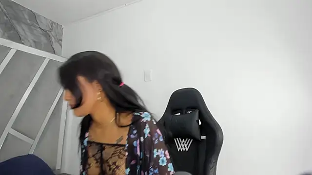 babilett online show from December 18, 2025, 8:34 pm