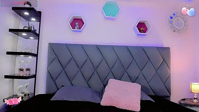 Amira Ember online show from January 9, 2026, 9:00 pm