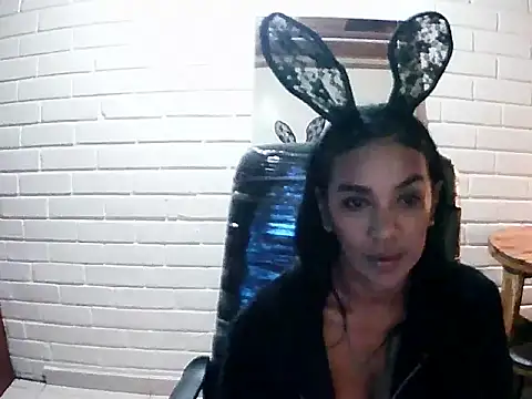 MiiaVelasquez online show from October 16, 2025, 3:48 am