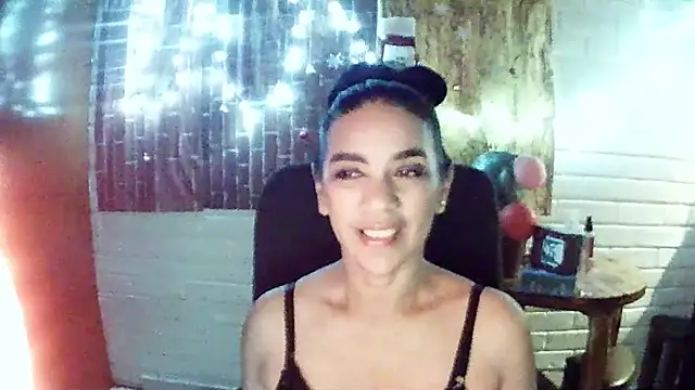 MiiaVelasquez online show from December 23, 2025, 4:23 am