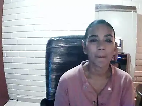 MiiaVelasquez online show from October 17, 2025, 4:05 am