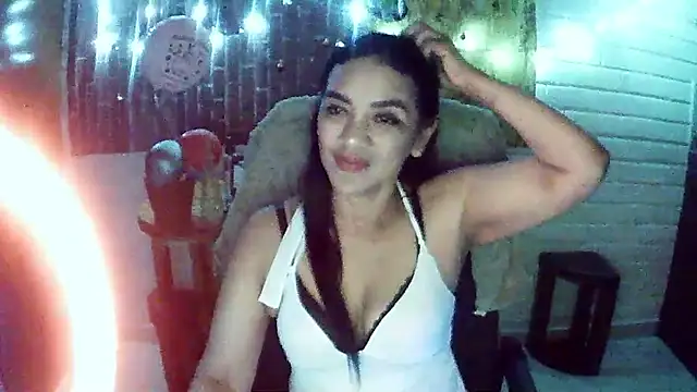 MiiaVelasquez online show from December 16, 2025, 4:28 am