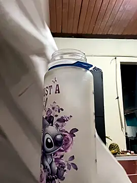 CoraVibes online show from October 18, 2025, 11:45 am