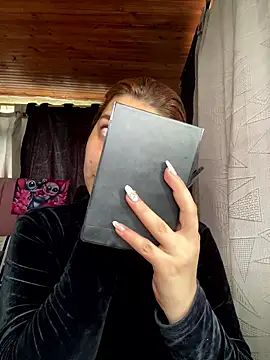 CoraVibes online show from January 11, 2026, 1:51 pm