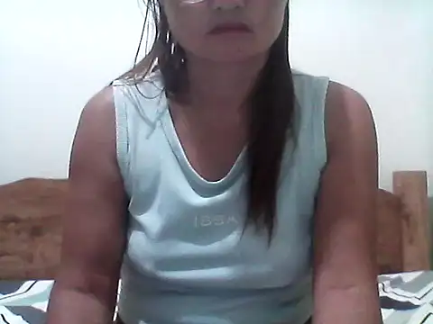 nathalie0045 online show from May 23, 2026, 9:36 pm
